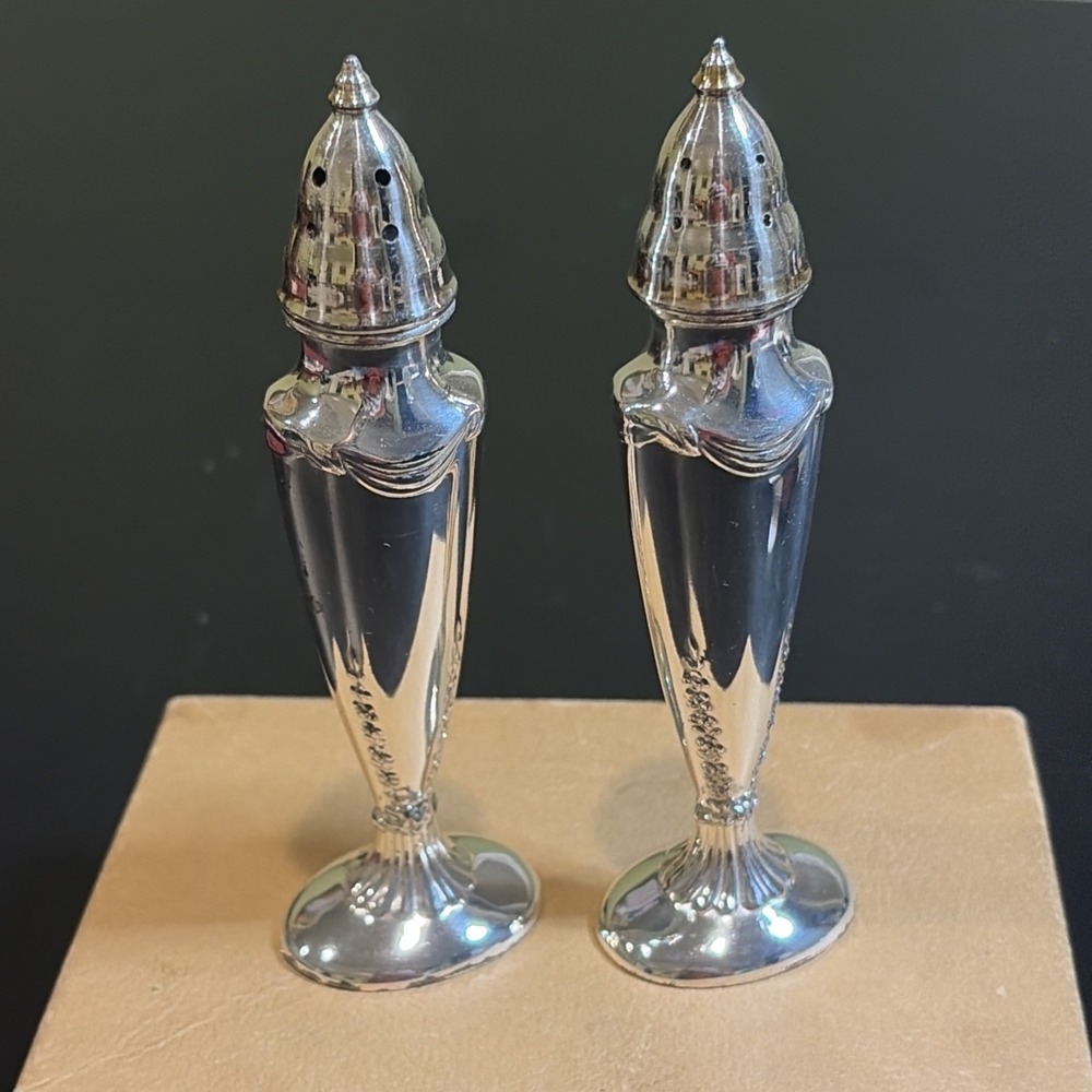 La France Reg Silver Plated 616 Salt & Pepper Shakers EUC Made In USA